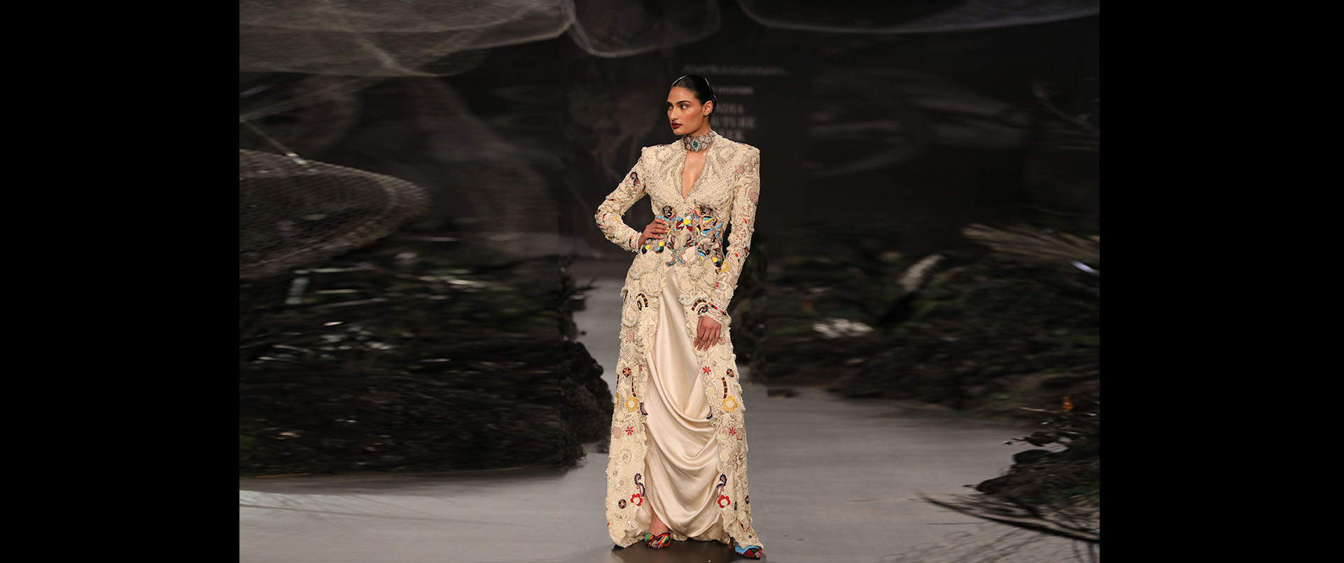 Janhvi Kapoor in Anamika Khanna Couture | Fashionworldhub